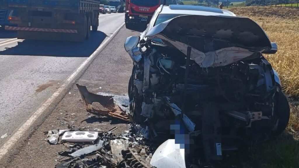 Acidente na BR-470 deixa um morto e quatro feridos