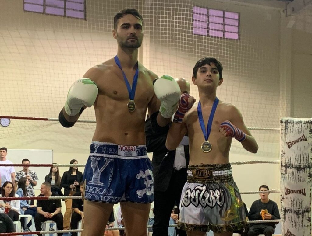 Atleta de Jaguaruna busca apoio para disputar competições de boxe e muay thai