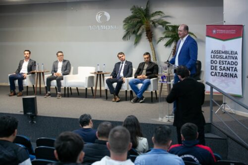 Audiência em Chapecó debate presença de atletas de fora em torneios de SC