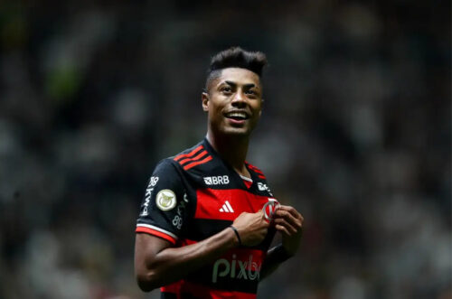 Bruno Henrique, do Flamengo, é condenado no STJD e pega 12 jogos de suspensão
