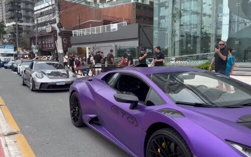 Carros de luxo avaliado em R$ 150 milhões desfilam em Balneário Camboriú