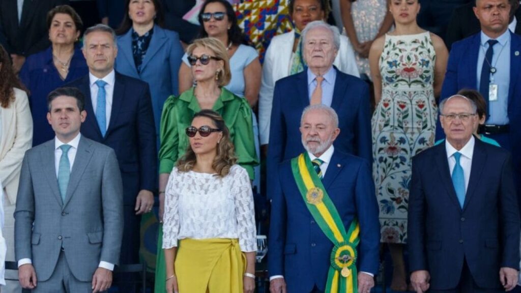 Lula participa de desfile de 7 de Setembro em Brasília