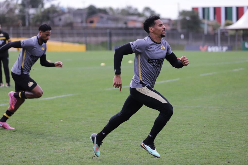 Criciúma treina forte para clássico contra a Chapecoense
