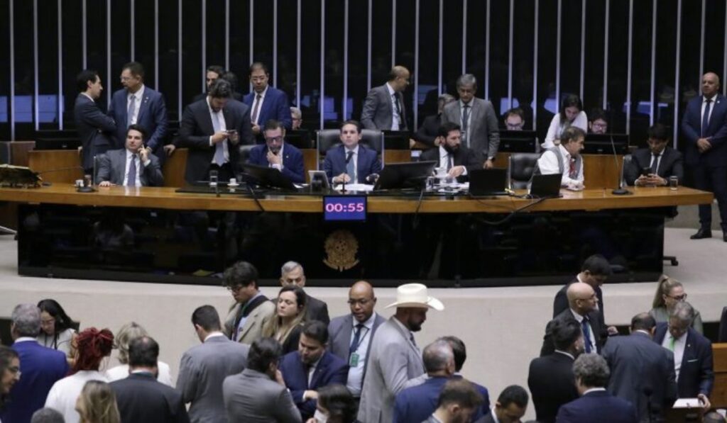 Deputados de SC votam a favor da ‘PEC da Blindagem’