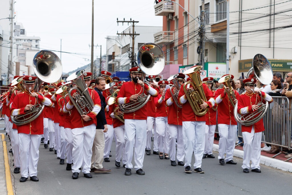 Desfile 7 de Setembro celebra independência em Tubarão