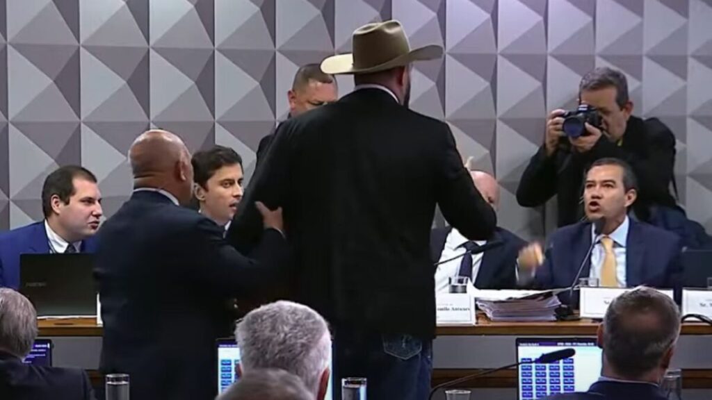Discussão entre Zé Trovão e advogado paralisa CPMI do INSS