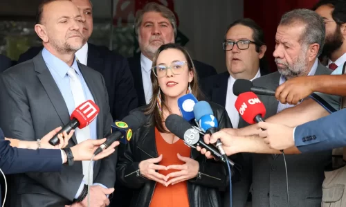 EUA revogam visto de presidenta do PSOL após congresso socialista