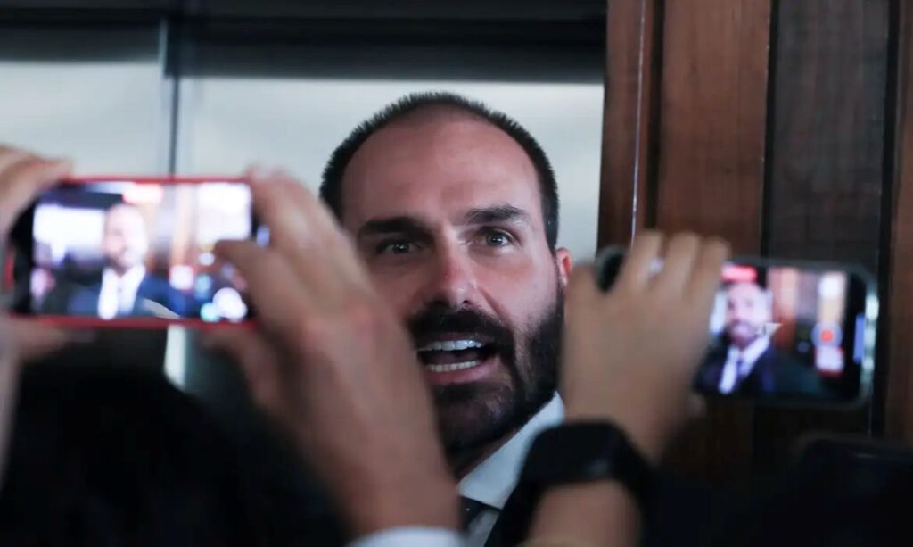 Eduardo Bolsonaro critica rejeição da PEC da Blindagem