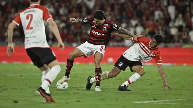 Flamengo vence, São Paulo tropeça e Sul-Americana tem empate nas quartas