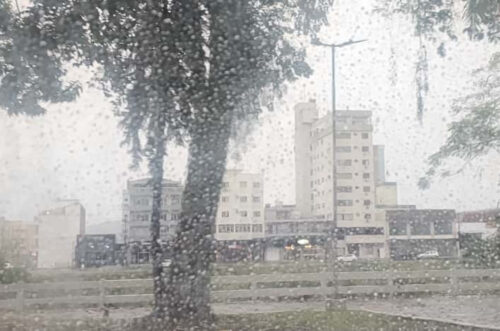 Frente fria traz chuva e frio intenso a Santa Catarina