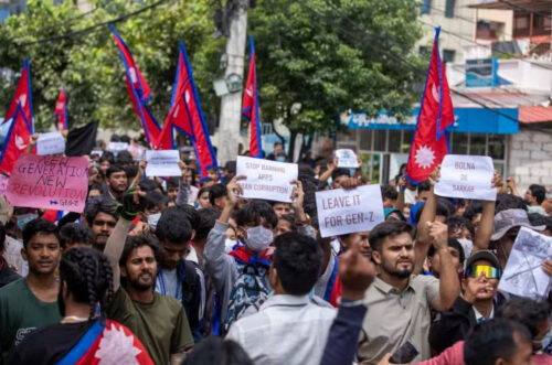 Geração Z desafia censura digital em protestos que derrubaram governo no Nepal