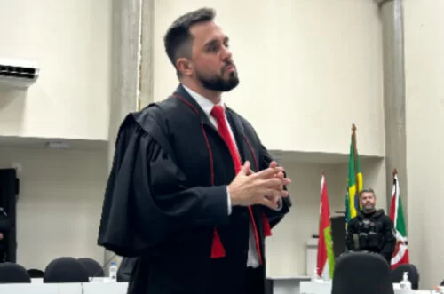 Homem é condenado a mais de 25 anos por matar vizinha em Criciúma