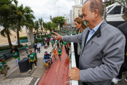 Governador marca presença na Marcha para Jesus em Balneário Camboriú