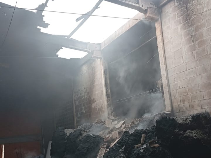 Incêndio em indústria mobiliza bombeiros em Passo de Torres