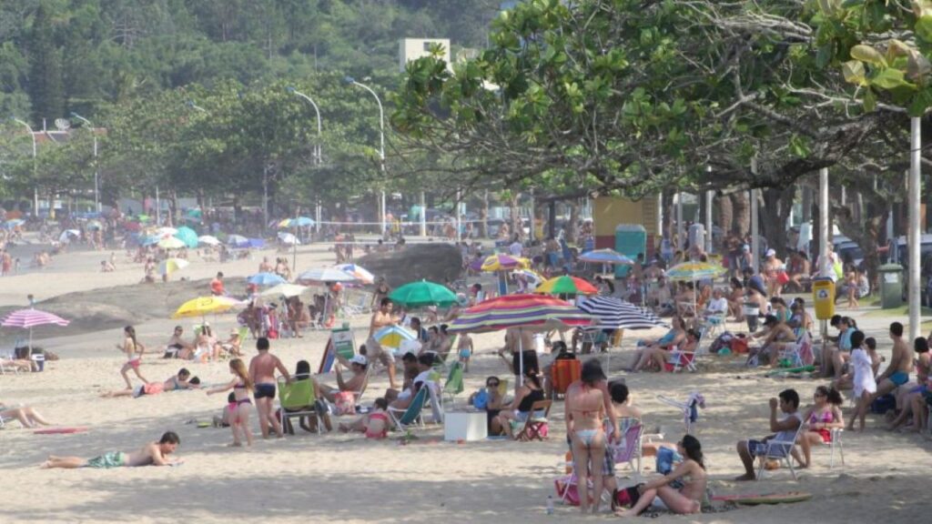 Itajaí aprova em primeira votação projeto que proíbe som nas praias