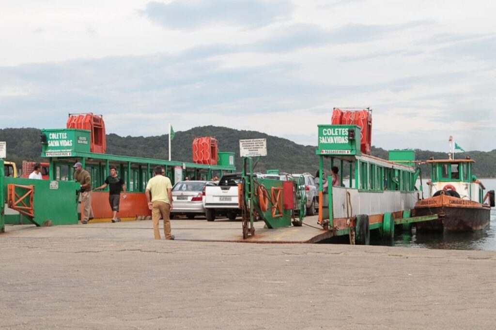 Justiça nega pedido do MP sobre transporte por balsa em Laguna