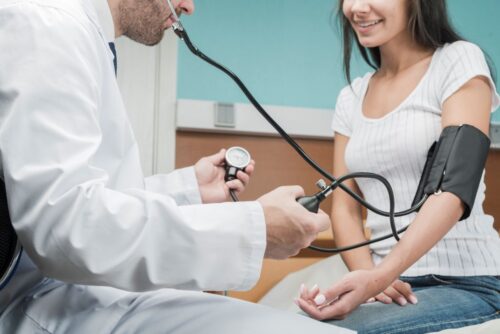 Nova diretriz reduz meta de controle da pressão arterial no Brasil