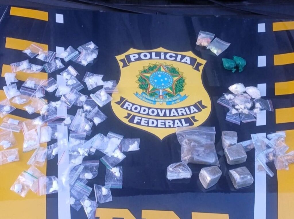 PRF prende motociclista com drogas na BR-101