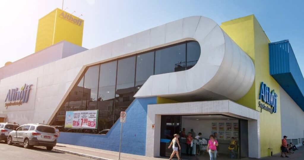 Prédio antigo de supermercado em Imbituba é vendido por R$ 42,85 milhões em leilão