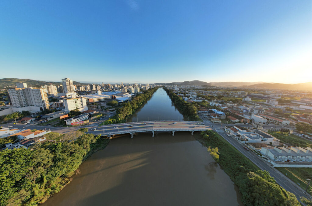 Quando o rio respira e a cidade se cura. - Foto: Raul/Persona Filmes