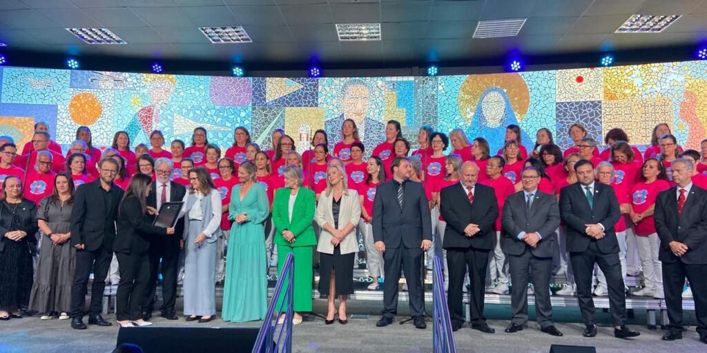Santa Catarina homenageia 37 educadores e lança selo inédito de qualidade escolar