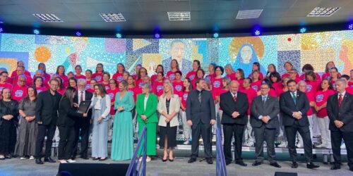 Santa Catarina homenageia 37 educadores e lança selo inédito de qualidade escolar