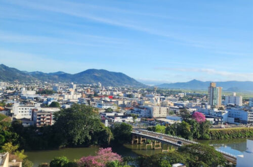 Sol predomina hoje em SC, mas chuva isolada pode aparecer na sexta-feira (19)