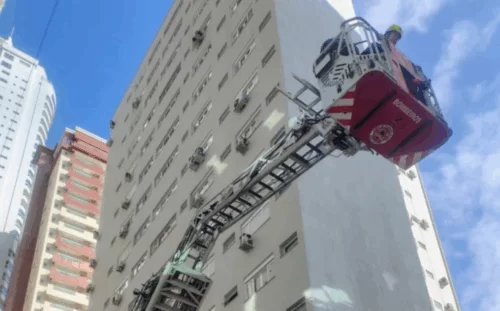 Trabalhador cai de prédio durante pintura em Balneário Camboriú