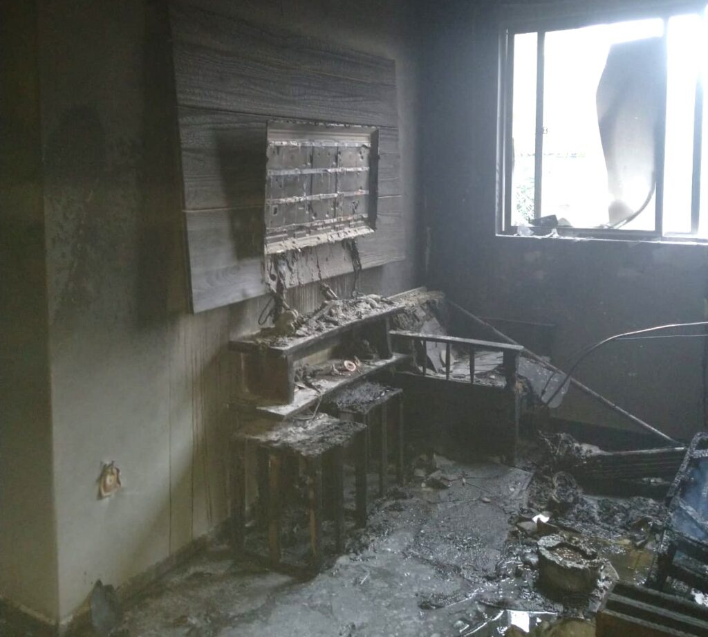 Morador e gato são resgatados de apartamento atingido por incêndio em Criciúma