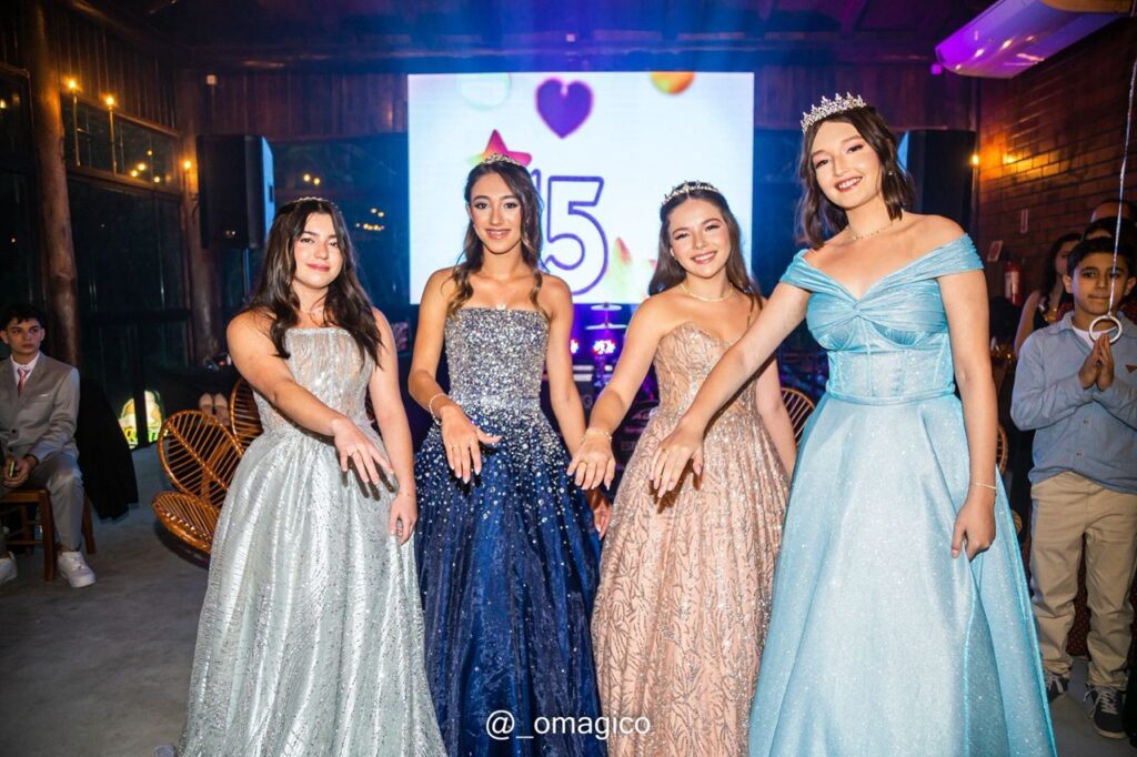 Projeto Sonhos de Meninas promove festa de debutantes em Itajaí