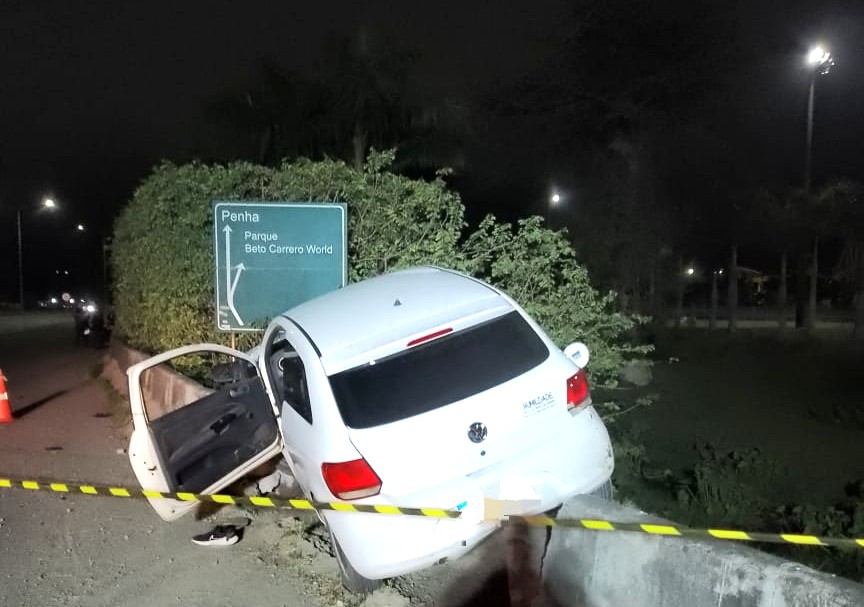 Grave acidente deixa três feridos na Rodovia Beto Carrero World em Penha