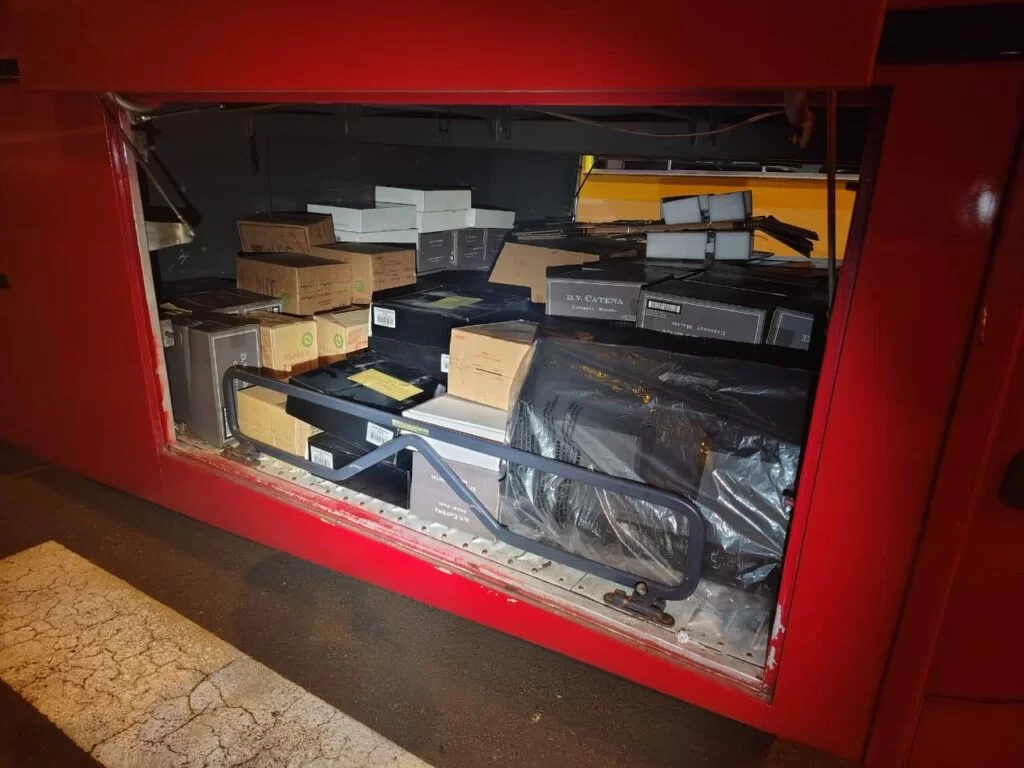 Carga de vinho contrabandeada avaliada em R$ 100 mil com destino para Curitiba é interceptada em SC