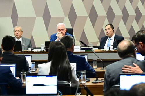 PEC da Blindagem é rejeitada por unanimidade em comissão do Senado