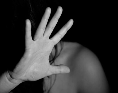 A cada três horas, uma mulher sofre violência doméstica em Tubarão