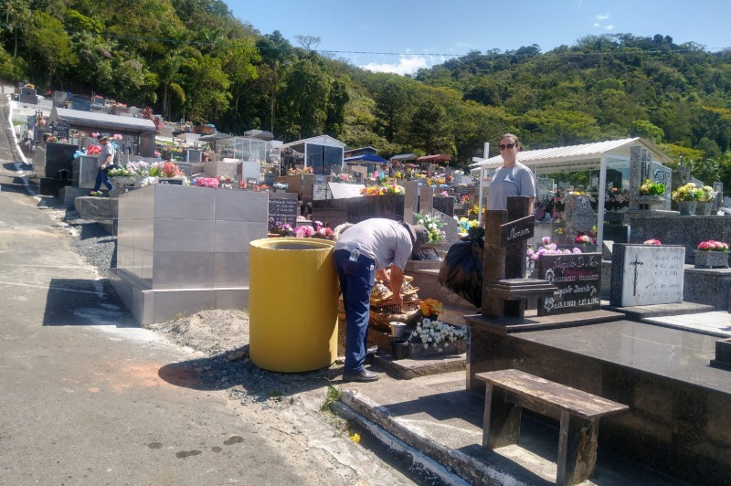 Combate à dengue é reforçado nos cemitérios municipais de Itajaí