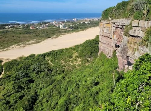 Ação de limpeza no Morro dos Conventos promove união pelo meio ambiente neste sábado