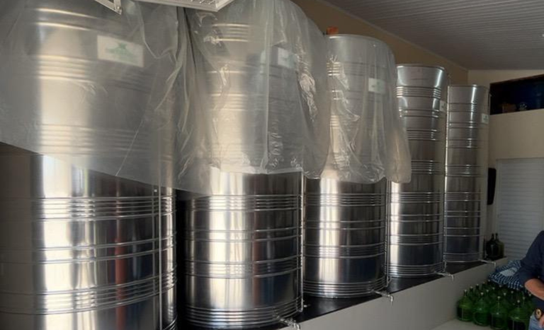 Cerca de 75 mil litros de cachaça clandestina são apreendidos na região de Criciúma 