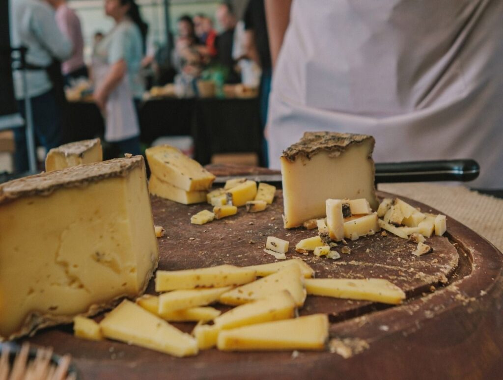 8ª Feira do Queijo reúne 18 marcas artesanais em Florianópolis entre 17 e 19 de outubro