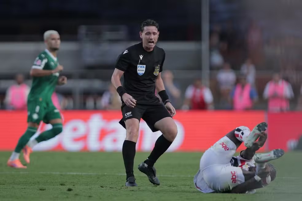 Árbitro catarinense Ramon Abatti Abel é afastado pela CBF