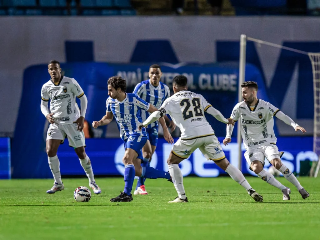 Avaí vence o Volta Redonda por 3 a 0 e sobe para 11ª posição na Série B