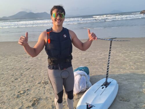 Bombeiros resgatam kitesurfista norte-americano na Barra da Lagoa