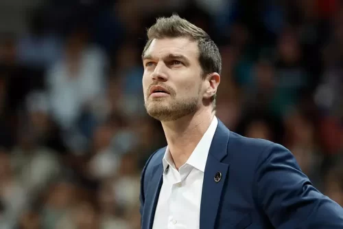 Catarinense Tiago Splitter faz história como primeiro técnico brasileiro da NBA
