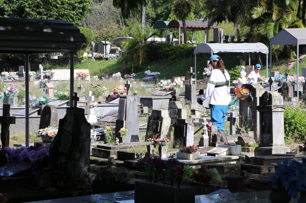Cemitérios municipais de Florianópolis terão horário ampliado no Dia de Finados