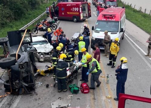Colisão frontal deixa dois motoristas feridos em Ilhota