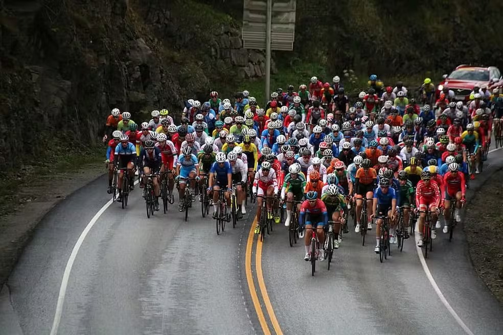 Colombianos dominam abertura da Volta Ciclística de Santa Catarina