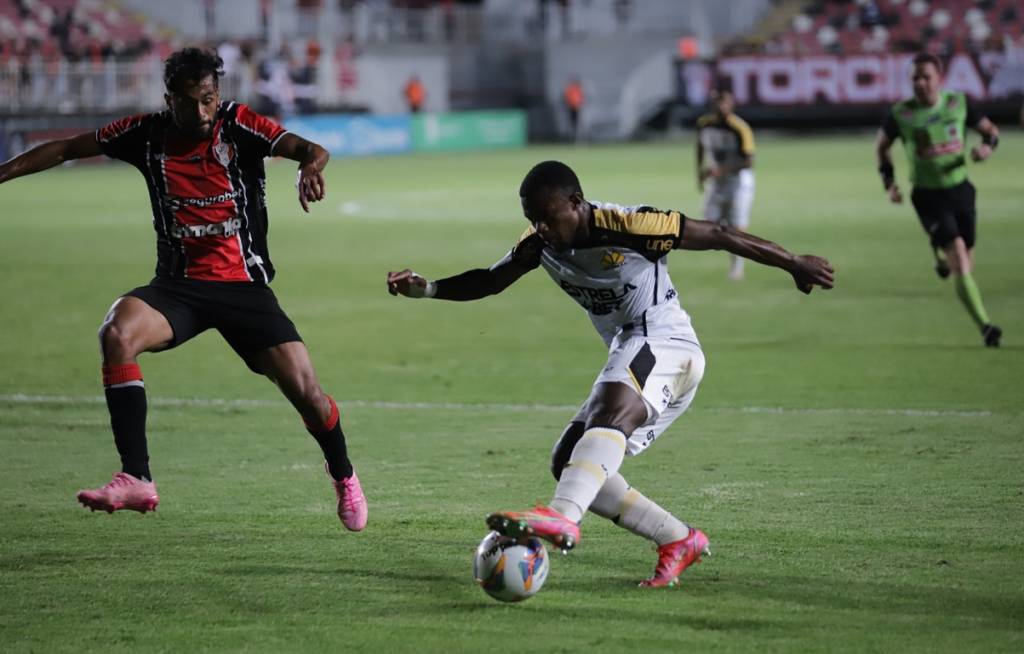 Criciúma empata com Joinville e decide vaga na semifinal da Copa SC em casa