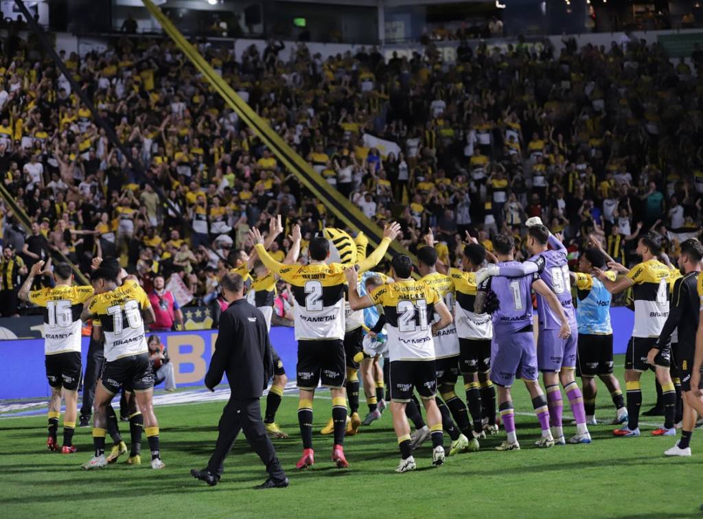 Criciúma vence o América-MG e assume vice-liderança da Série B