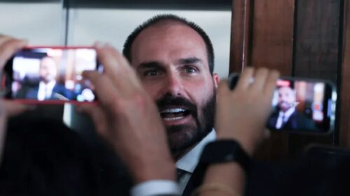 Eduardo Bolsonaro ameaça deixar o PL vira piada entre parlamentares