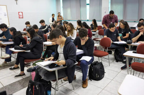 Enem 2025: veja como consultar o local da prova e o cartão de confirmação