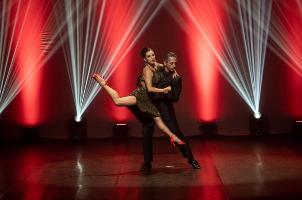 Espetáculo “Tango: Nos Passos de Uma Paixão” emociona Criciúma com apresentações gratuitas